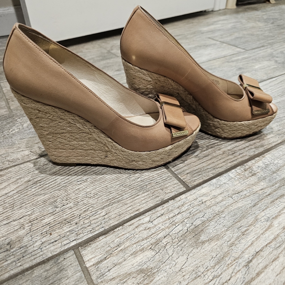 Michael Kors beige summer wedges